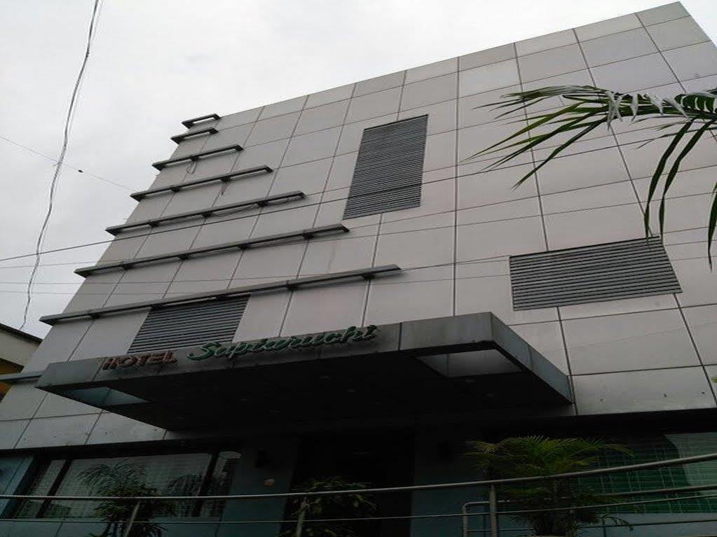 Oyo 24197 Saptaruchi Hotel Pimpri-Chinchwad Buitenkant foto