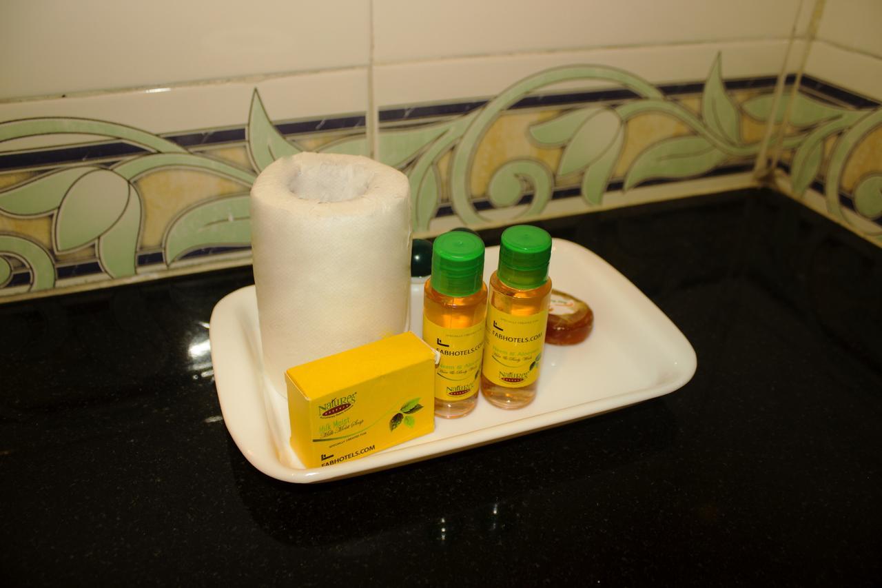 Oyo 24197 Saptaruchi Hotel Pimpri-Chinchwad Buitenkant foto