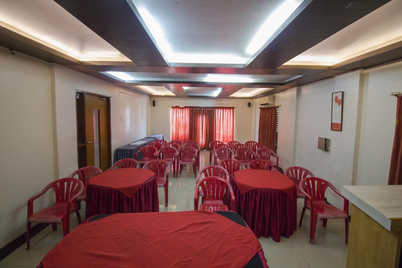 Oyo 24197 Saptaruchi Hotel Pimpri-Chinchwad Buitenkant foto