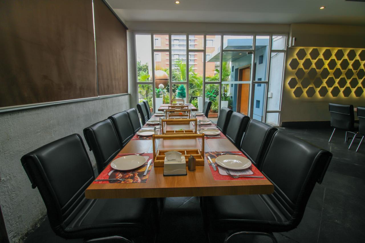 Oyo 24197 Saptaruchi Hotel Pimpri-Chinchwad Buitenkant foto