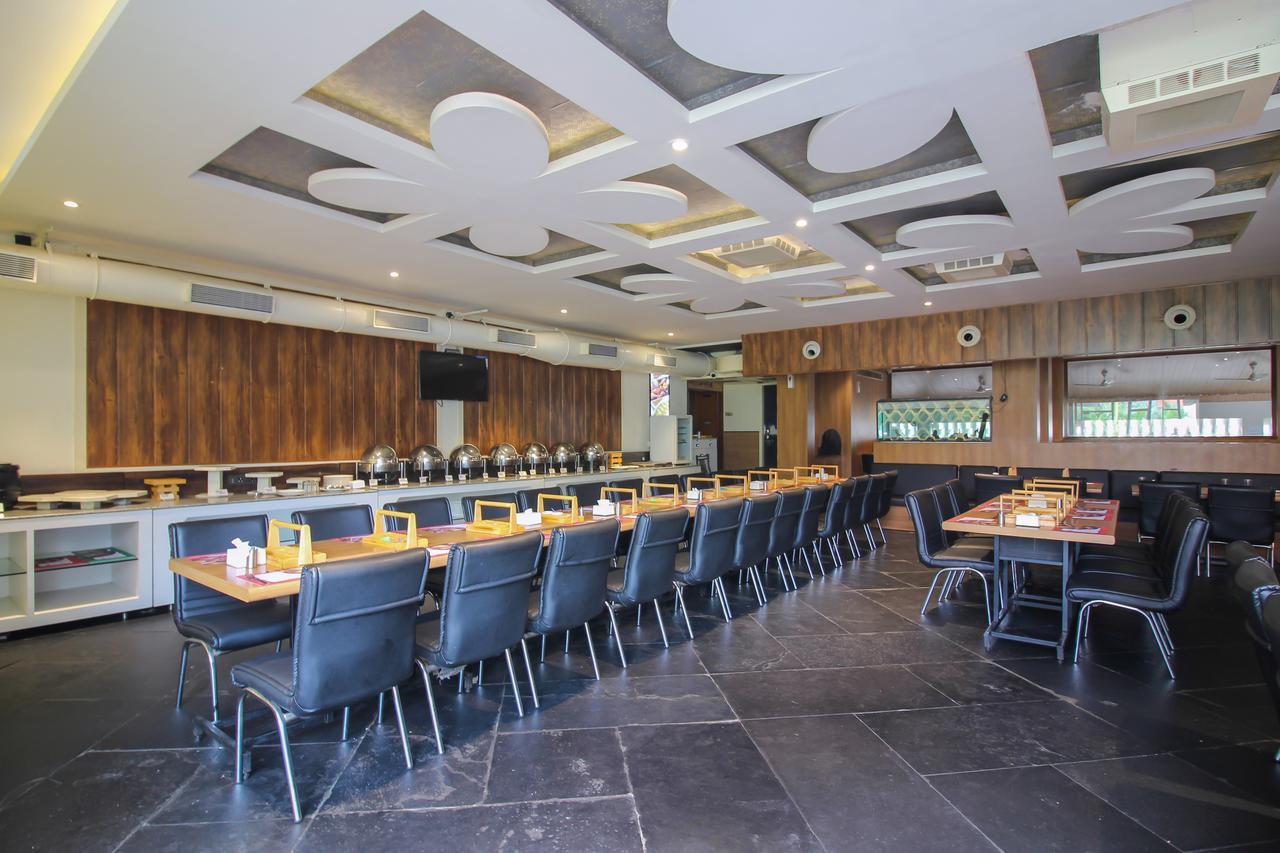 Oyo 24197 Saptaruchi Hotel Pimpri-Chinchwad Buitenkant foto