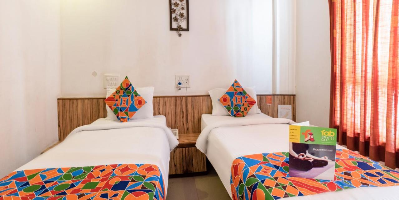 Oyo 24197 Saptaruchi Hotel Pimpri-Chinchwad Buitenkant foto