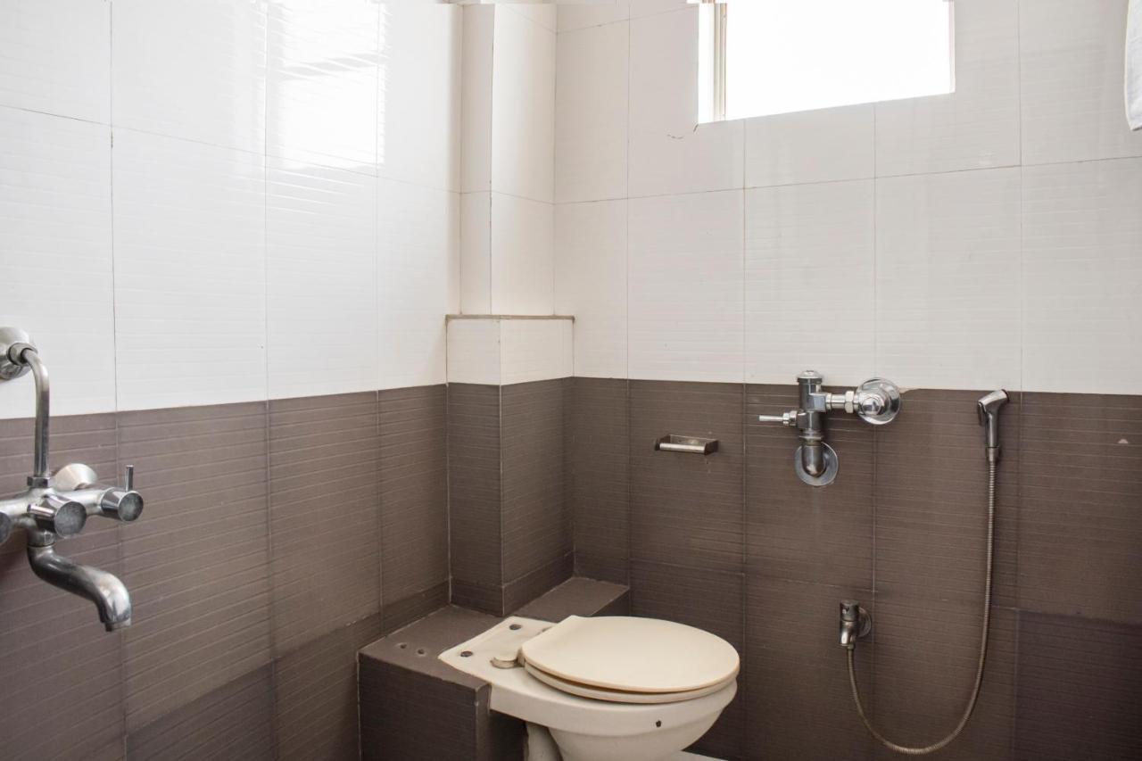 Oyo 24197 Saptaruchi Hotel Pimpri-Chinchwad Buitenkant foto