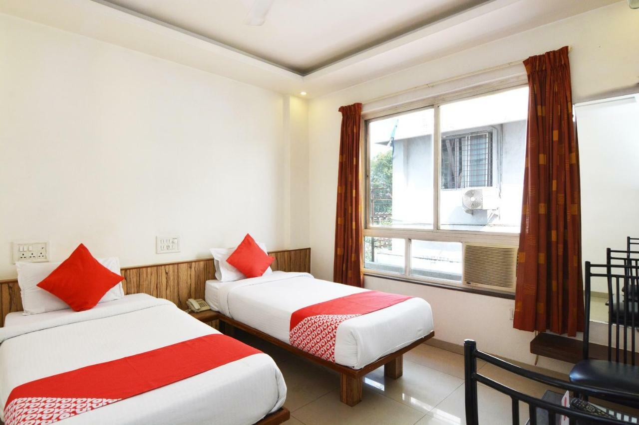 Oyo 24197 Saptaruchi Hotel Pimpri-Chinchwad Buitenkant foto