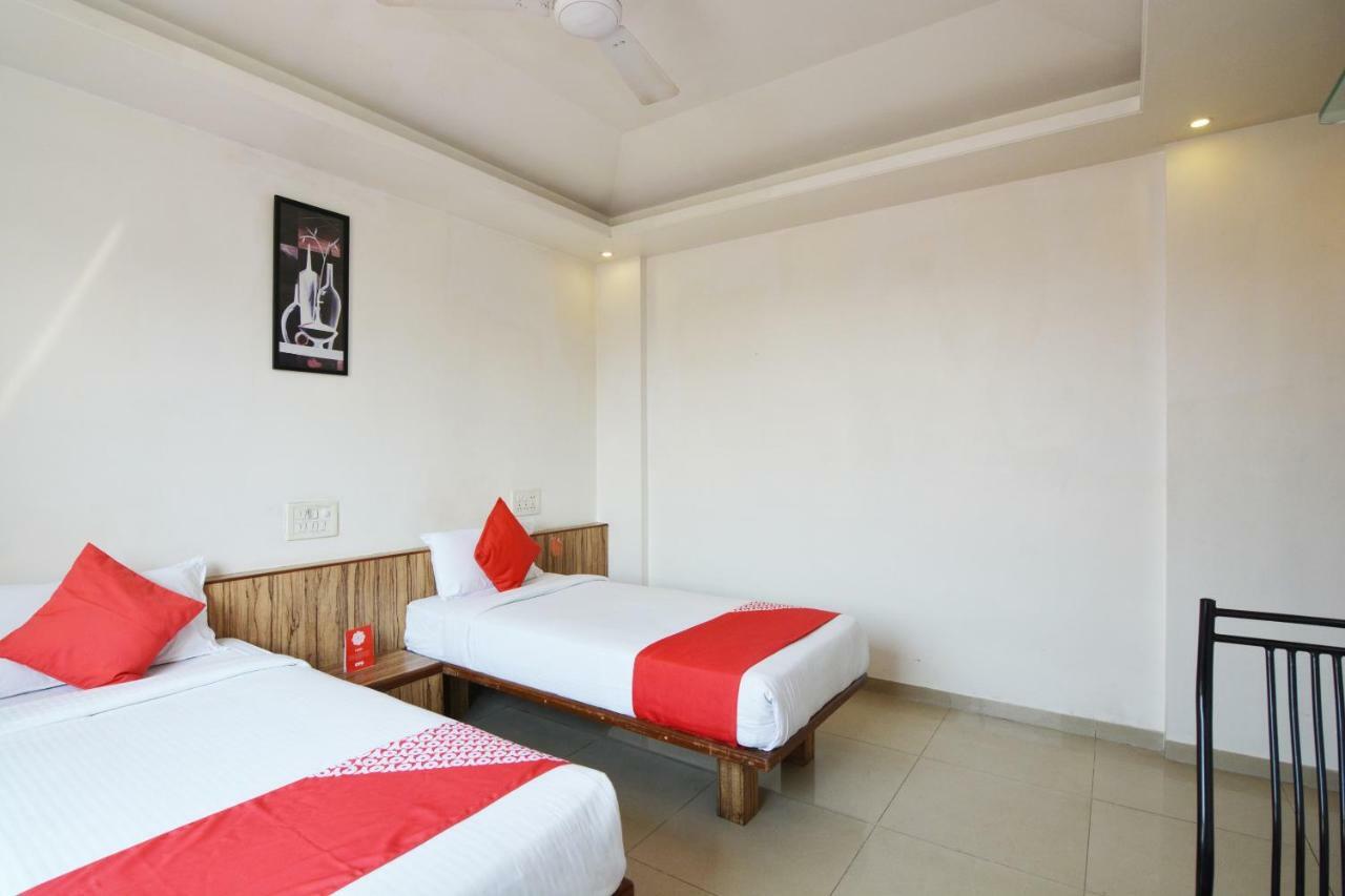 Oyo 24197 Saptaruchi Hotel Pimpri-Chinchwad Buitenkant foto