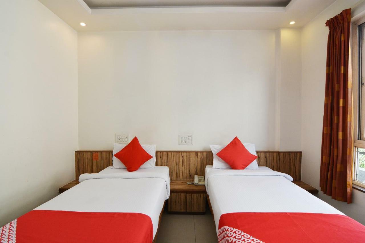 Oyo 24197 Saptaruchi Hotel Pimpri-Chinchwad Buitenkant foto