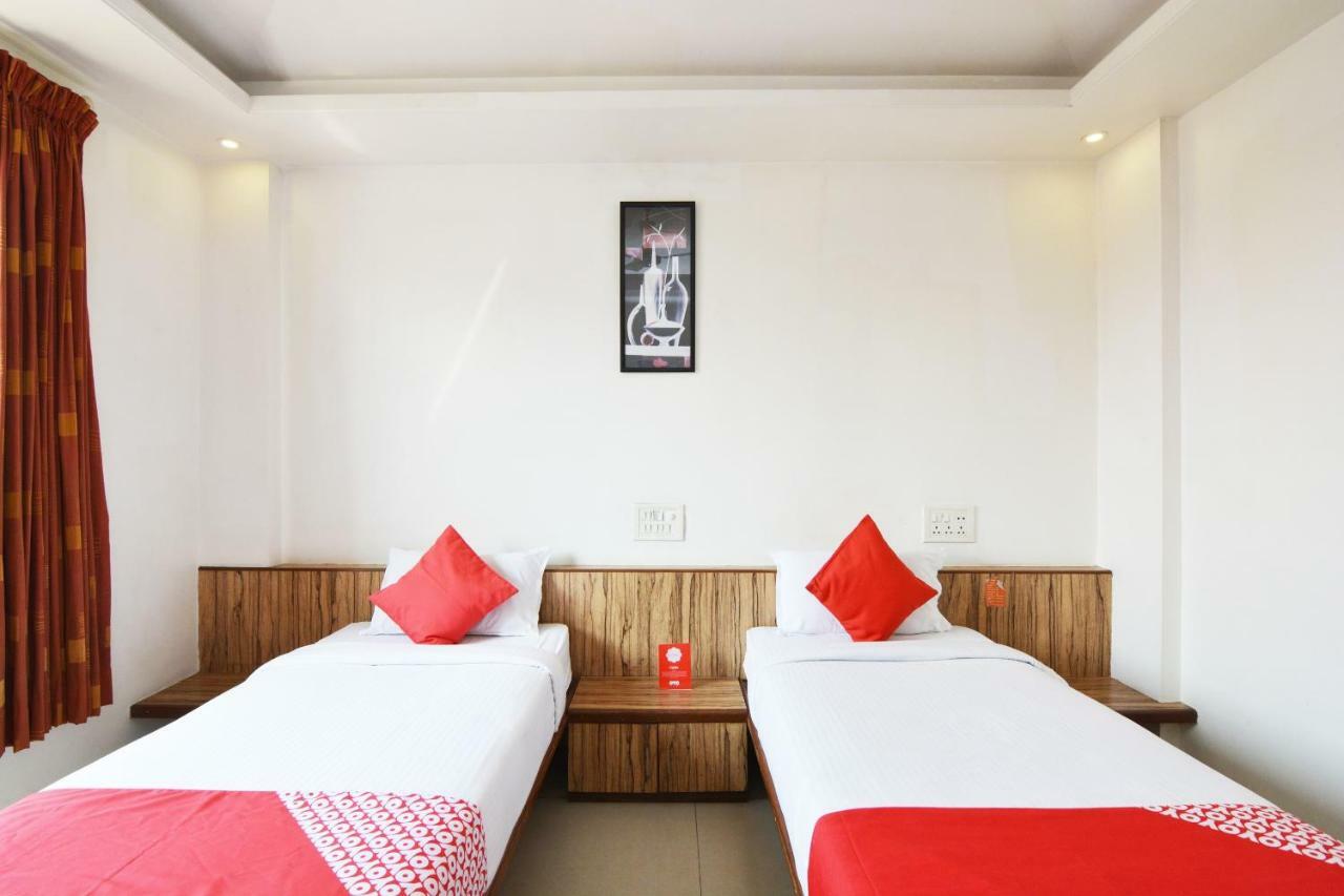 Oyo 24197 Saptaruchi Hotel Pimpri-Chinchwad Buitenkant foto