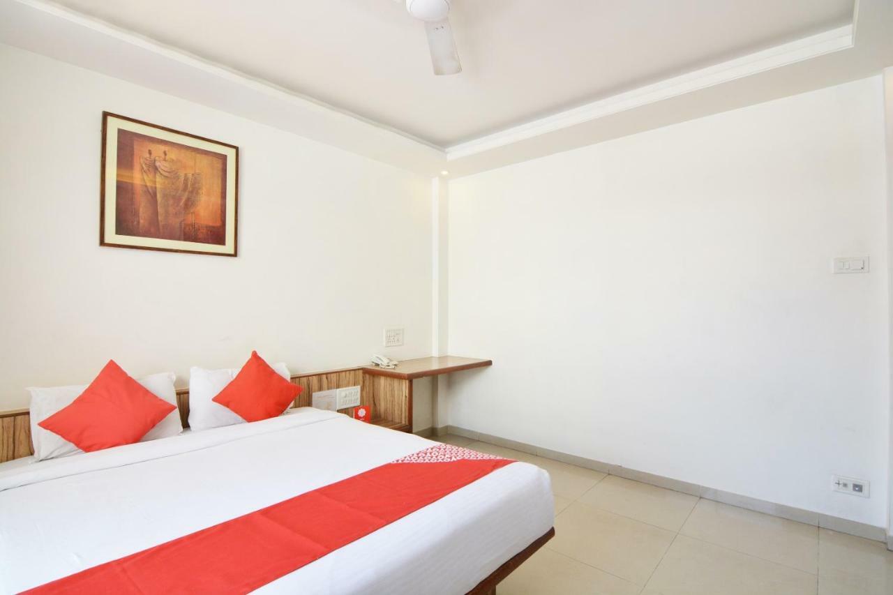 Oyo 24197 Saptaruchi Hotel Pimpri-Chinchwad Buitenkant foto