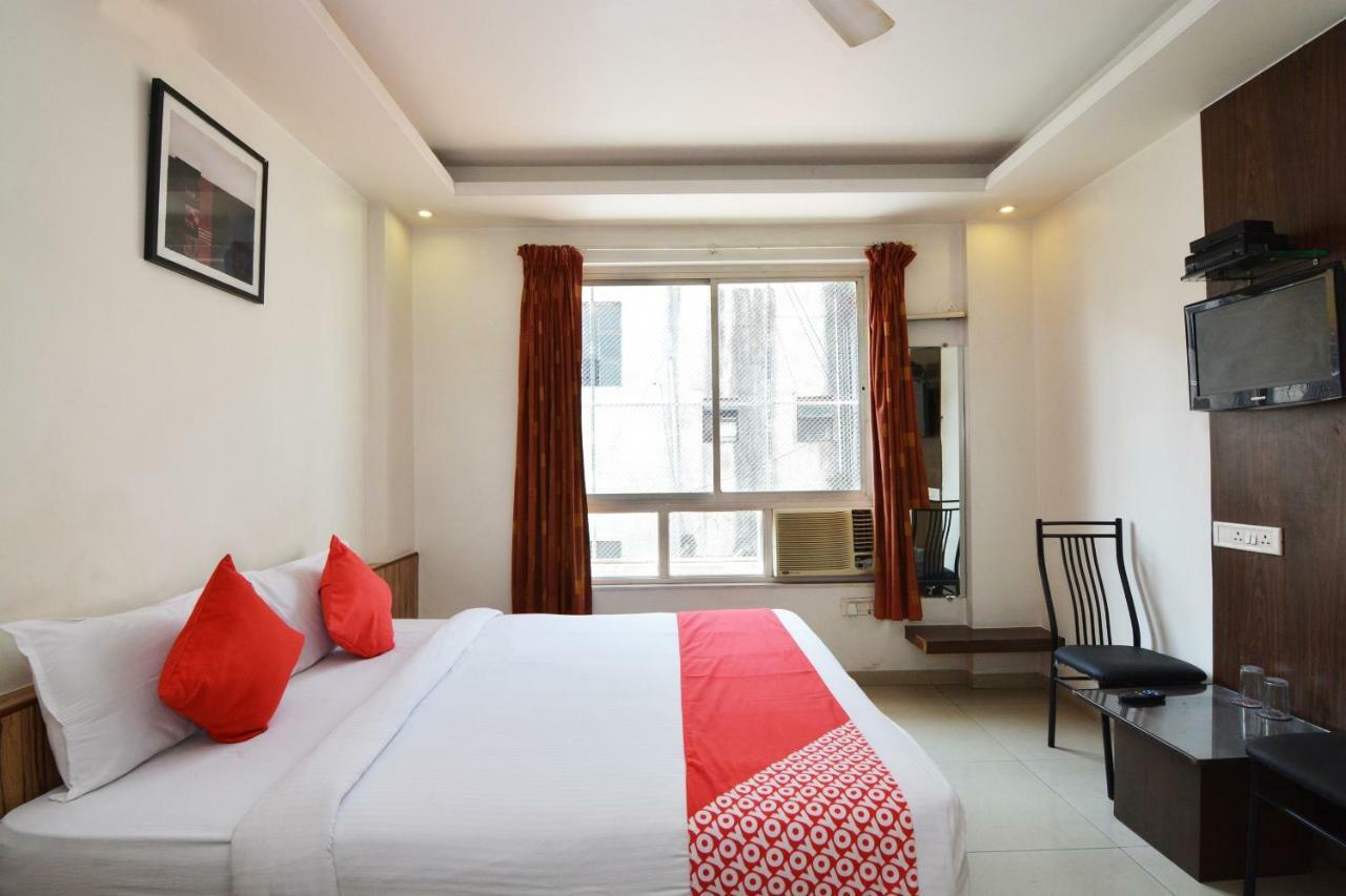 Oyo 24197 Saptaruchi Hotel Pimpri-Chinchwad Buitenkant foto